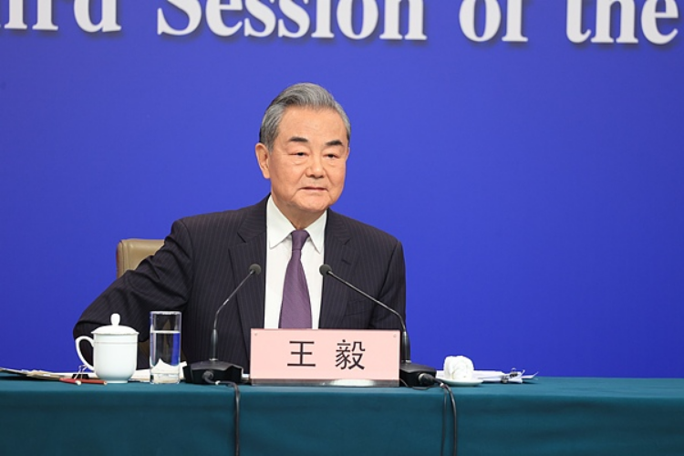王毅说的两面人究竟是谁深度解读