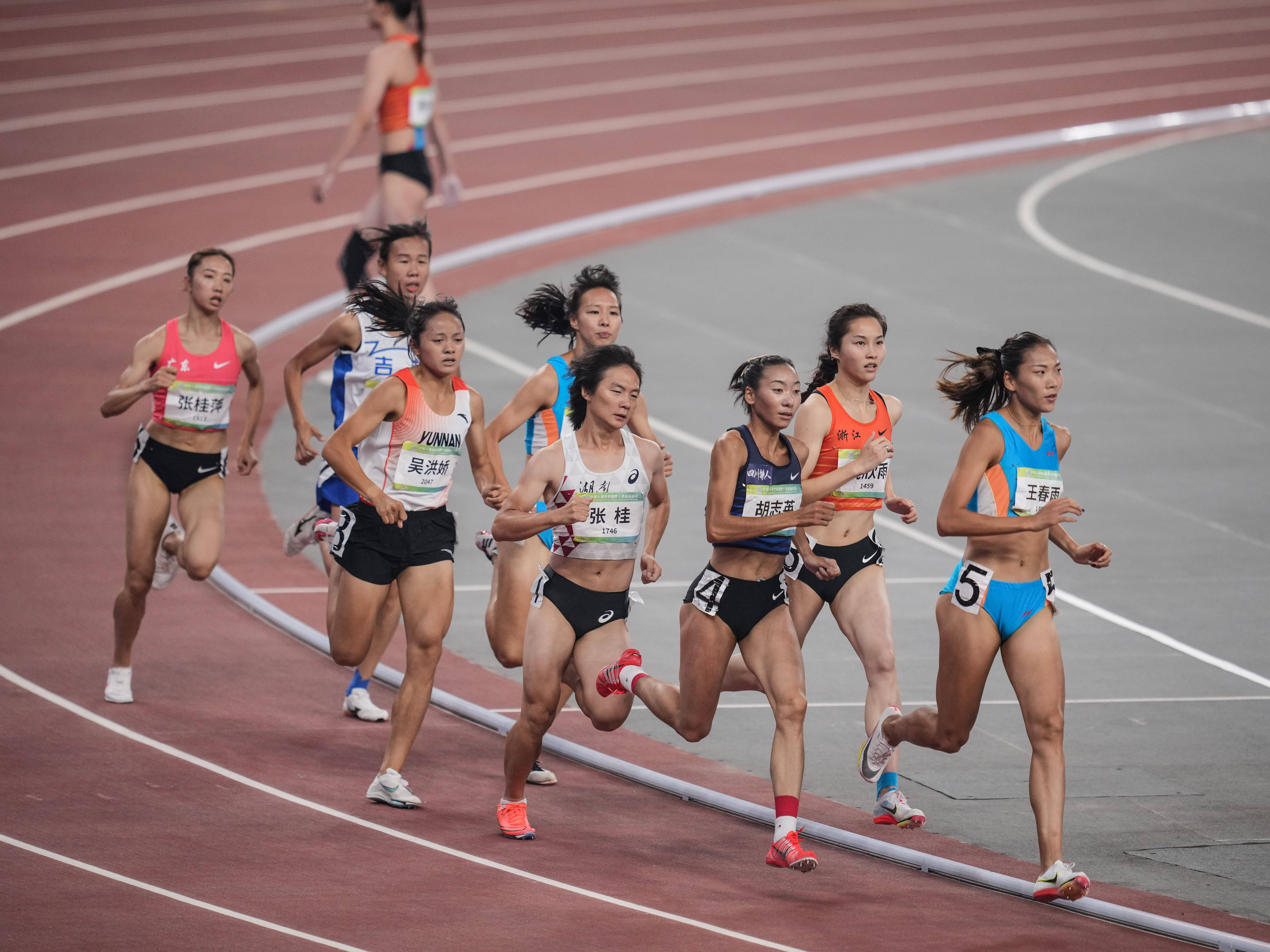 中国女子800米跑记录，辉煌成就与持续突破