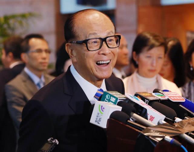 李嘉诚卖港口，香港两任特首都发声的背后