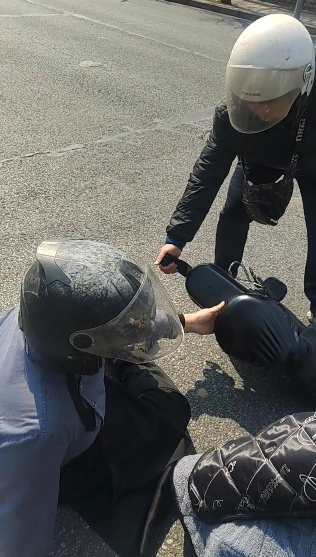 博主意外拍到车祸现场的巧合