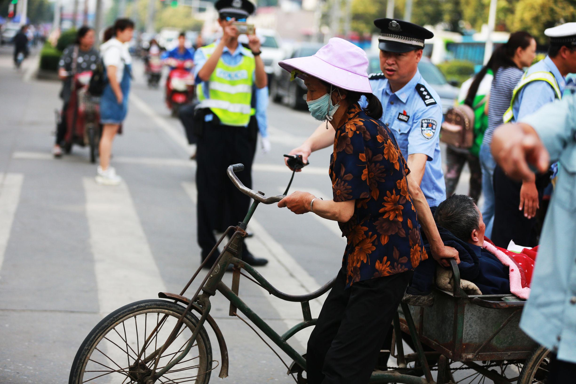 小朋友过马路安全视频，守护孩童安全的必修课