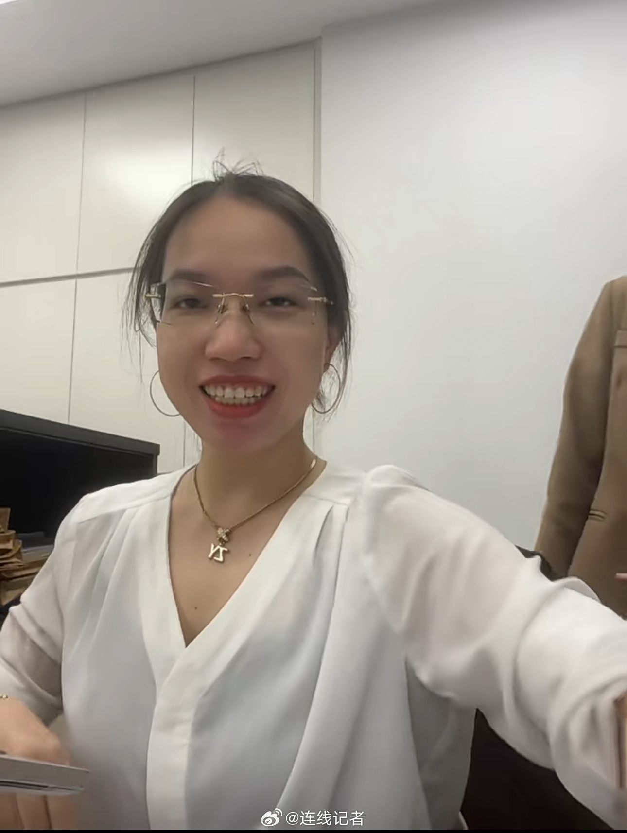 被官二代顶替上大学女子逆袭成为律师的故事