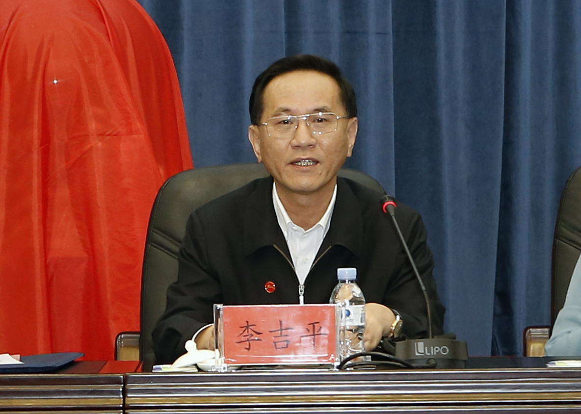 李吉平医生，医术精湛，医德高尚的典范