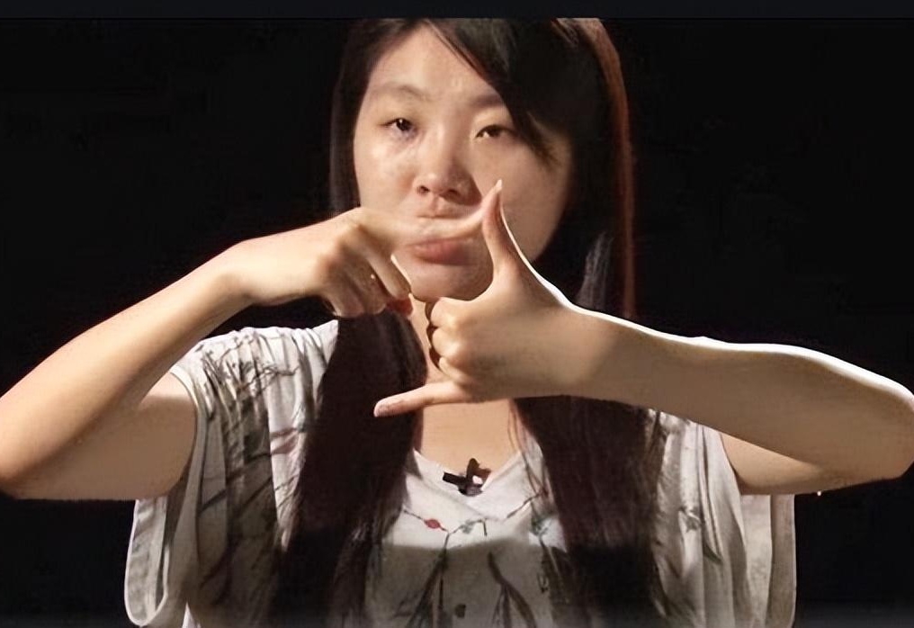 长相完美的聋哑女生曾晒照回应质疑
