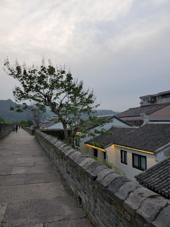 五一出游攻略，AI预测景区人流，带你探索更爽的游玩胜地！
