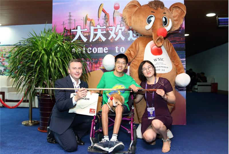 特鲁姆普打出赛季100杆破百——一位球星的辉煌里程碑
