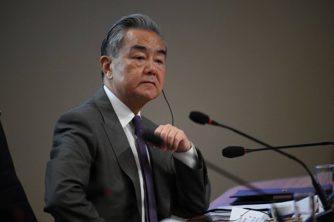专家解读中方发布不跪回应，透视美霸权背后的深层意义