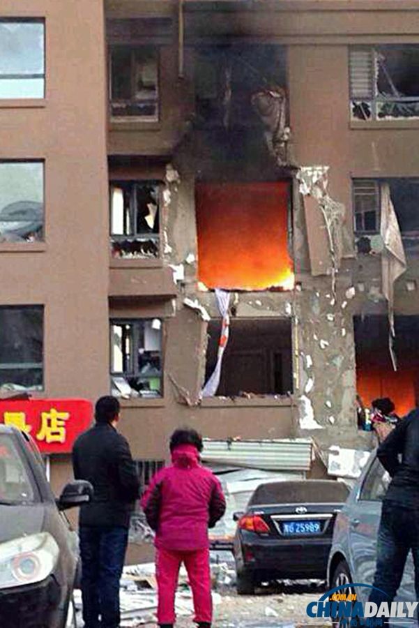 住宅楼爆炸致2死6伤，悲剧背后的警示与思考