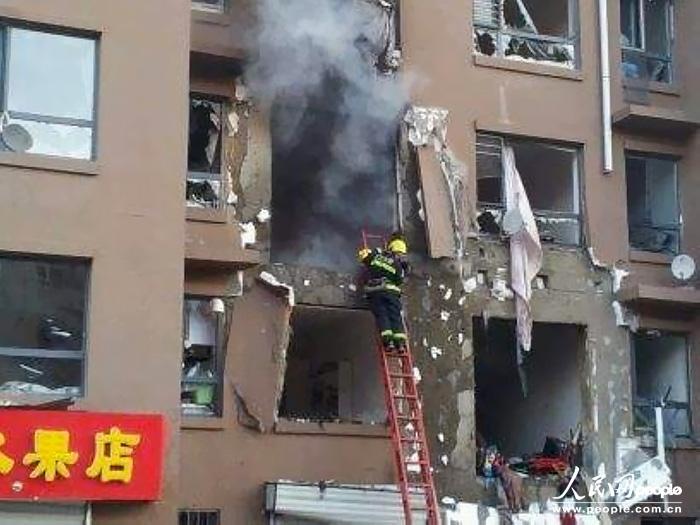 住宅楼爆炸致2死6伤，悲剧背后的警示与思考