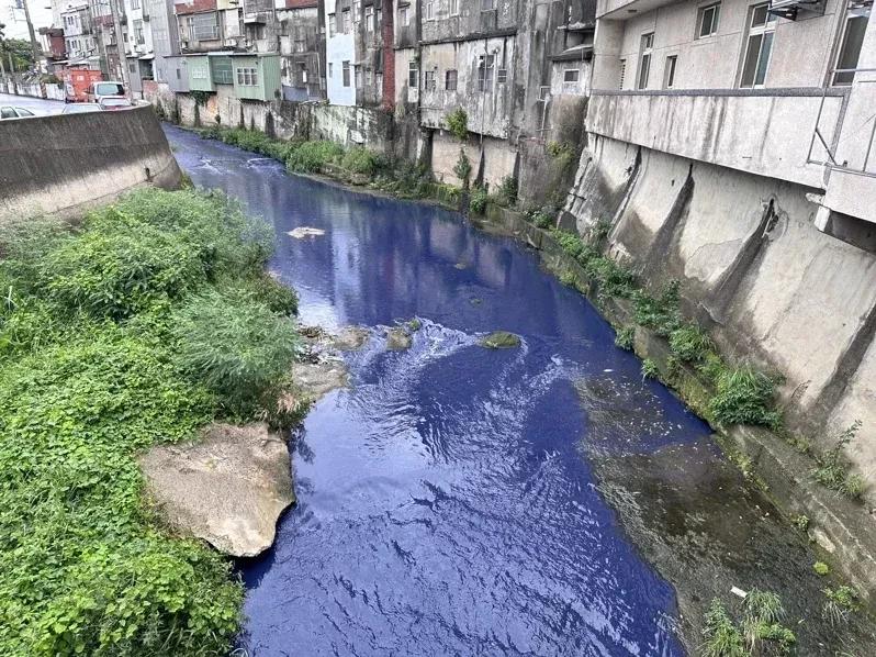 探究沟渠水体被染成蓝色的奥秘