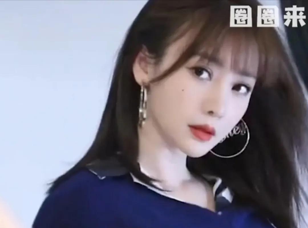 柳岩丢水里，一场意外引发的热议