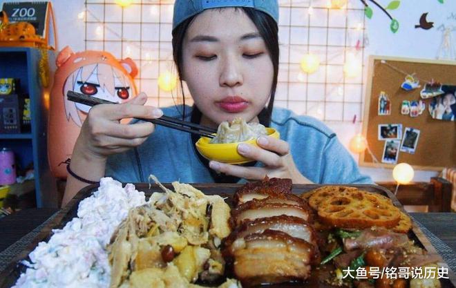 台湾网红被投喂大陆美食三件套，美食之旅引发两岸文化交流热潮