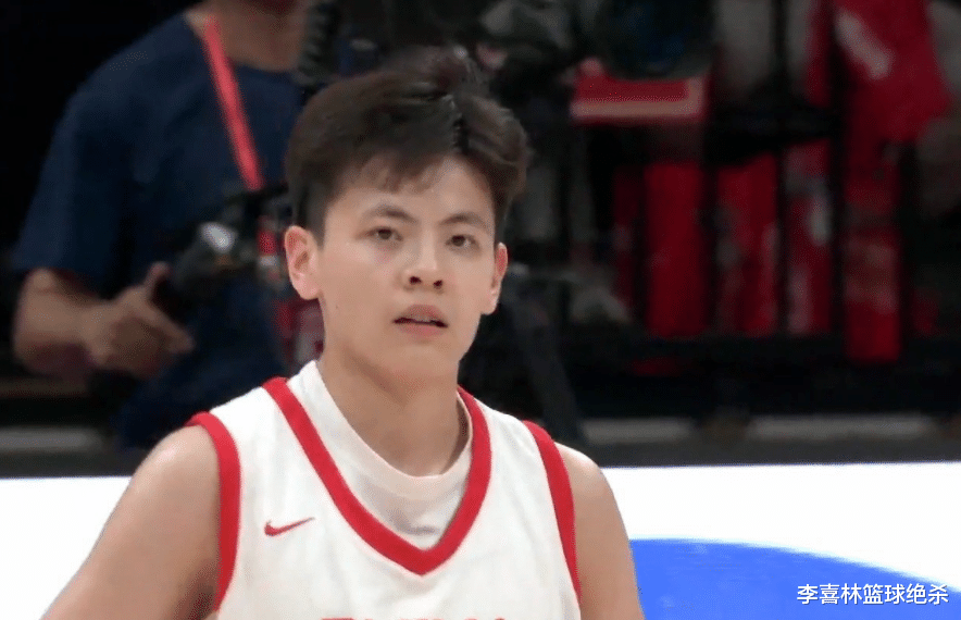 杨舒予得分后马上盖帽对手，速度与激情的完美融合