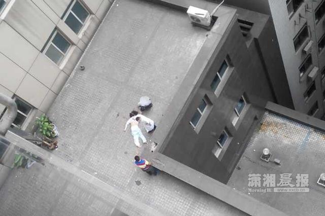 湖南一医院前院长跳楼身亡事件深度解析