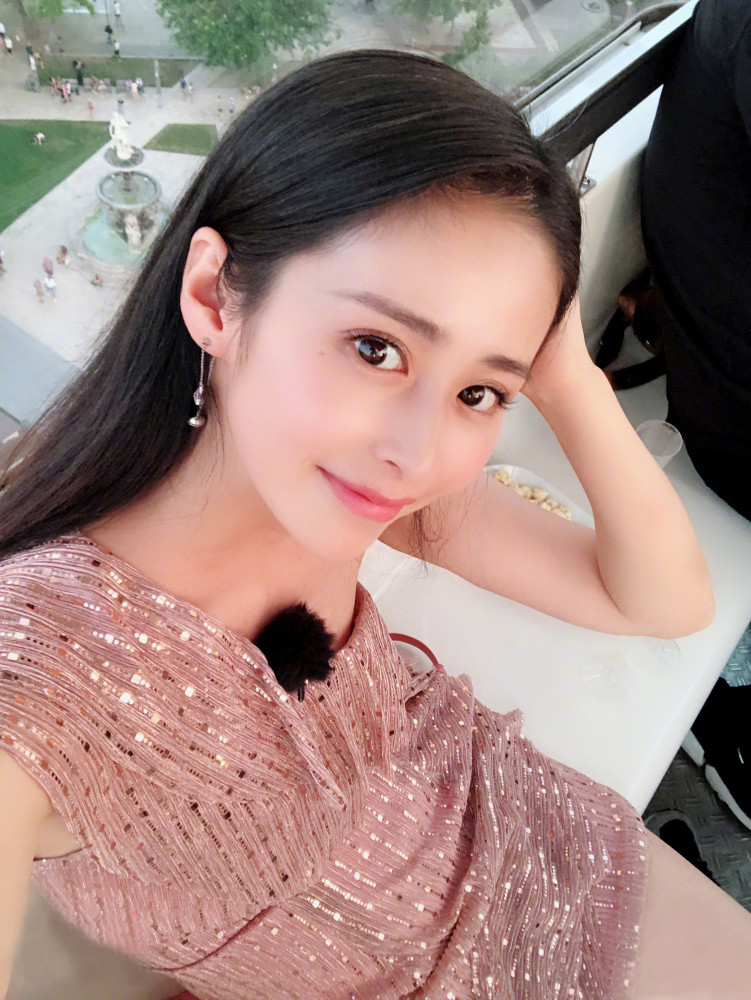 璀璨之星，女星颖儿的闪耀之路