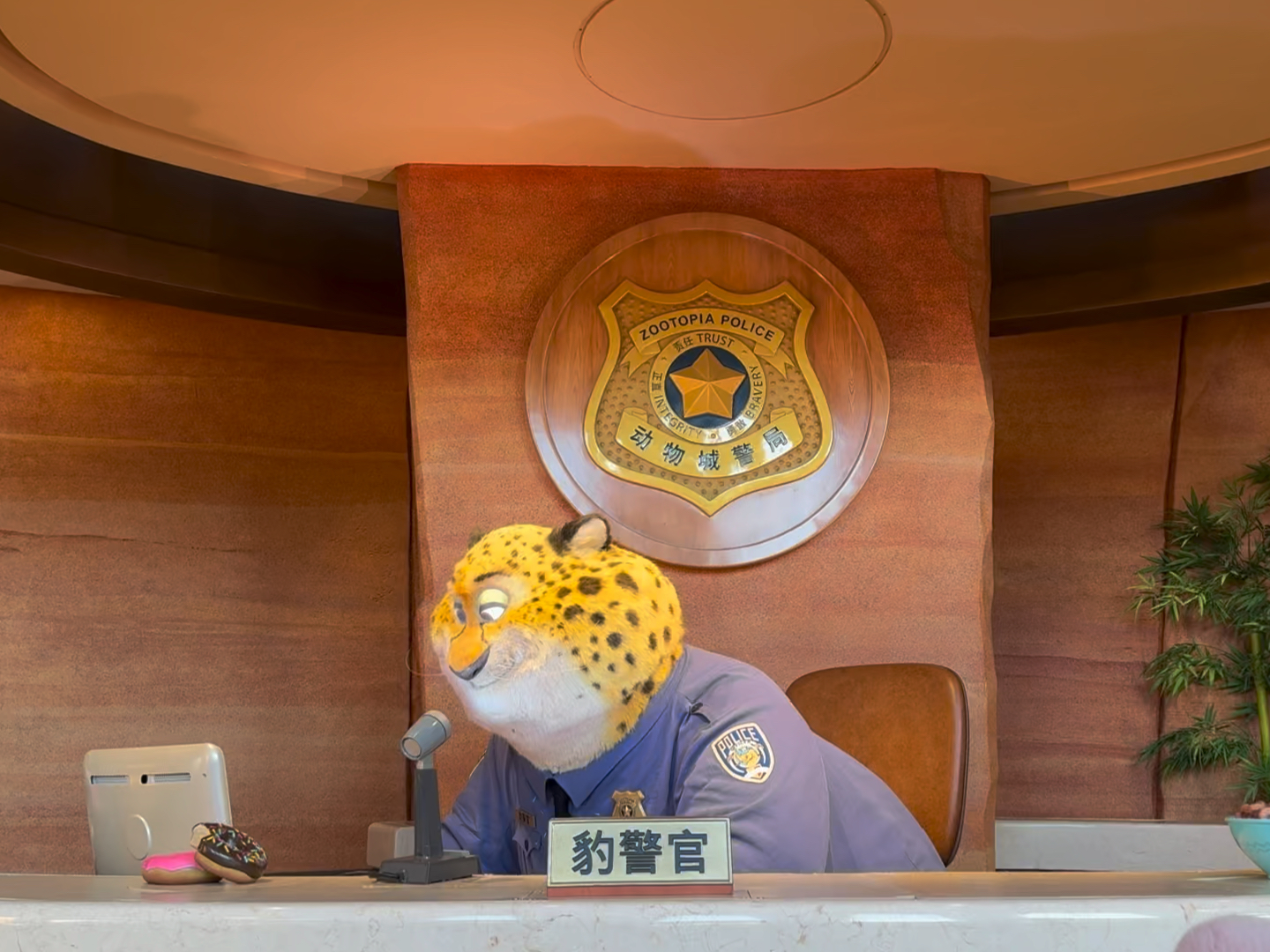 网红豹警官迎新伙伴，共建和谐社区新篇章