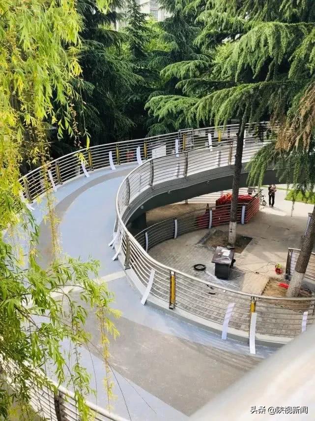 电梯里的灯不亮怎么办？全面解析与实用建议