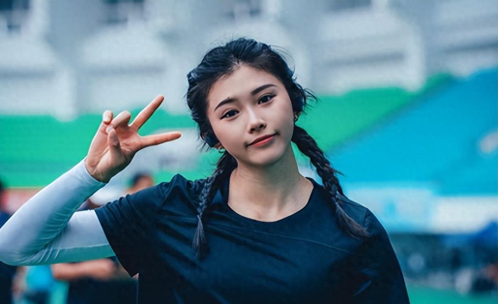 吴艳妮60米栏8秒16再夺冠，一骑绝尘的赛场新星闪耀
