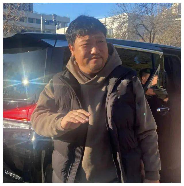 赵雷棋街头开直播刷鞋的独特魅力