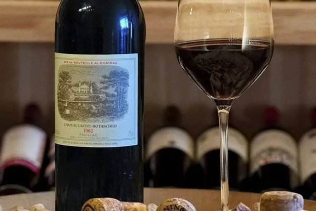 揭秘天价酒，关于82年份拉菲的价格之谜