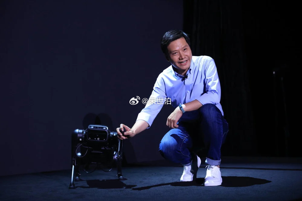 带火皮衣后雷军又带火摄影马甲