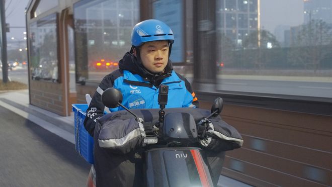 副局长送外卖，跨界体验，展现新时代公职风采