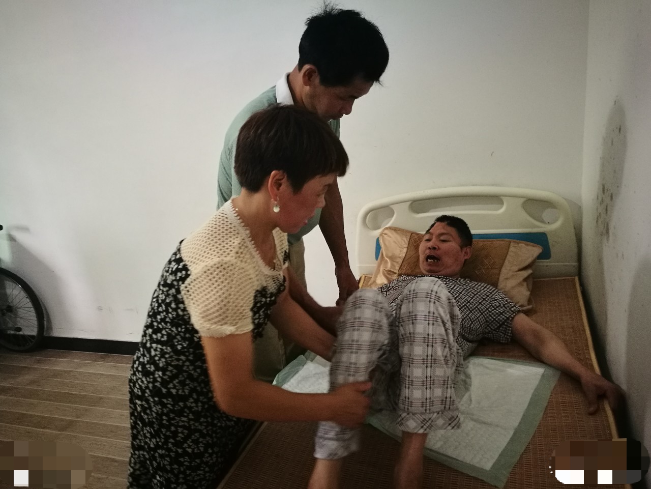 偏瘫丈夫被遗弃视频背后的故事与思考