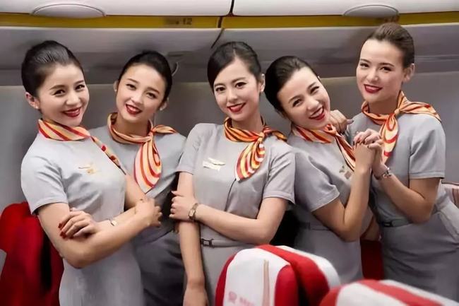 双生空姐的婚礼，同日出嫁，一份礼金，双倍幸福