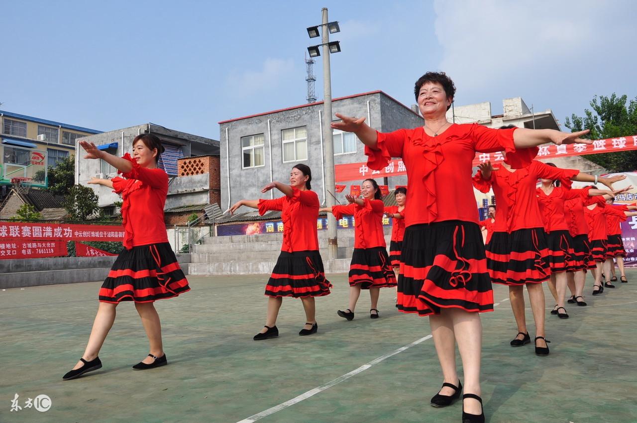 老外跳广场舞太震撼了