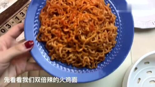 卖火鸡面搞笑视频，掀起网络热潮的欢乐瞬间