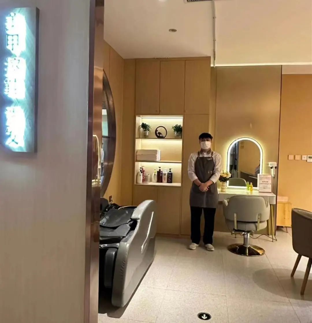顾客获6千退款才知道海底捞小便事件，透视消费透明与企业责任