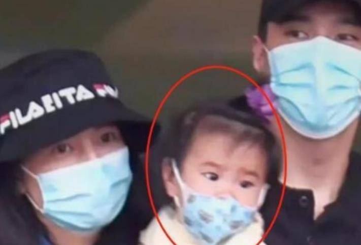1岁娃鼻孔长出豆芽，奇迹还是惊吓？一探究竟！