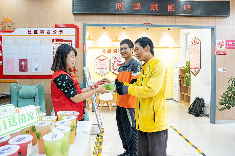 沪上阿姨分店，繁华都市中的一抹温馨之茶