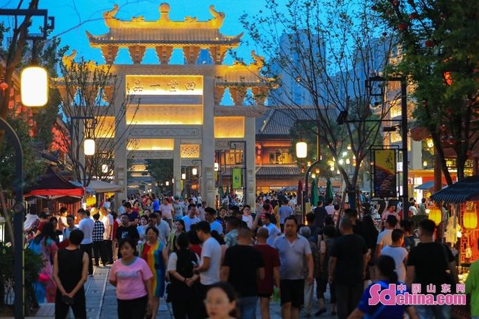 云南文旅局长抹黑脸迎五一揽客，创新营销背后的故事