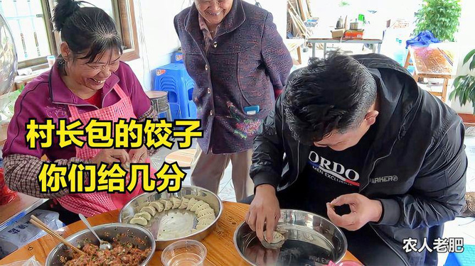 母爱包裹饺子香，母亲包饺子送儿入伍