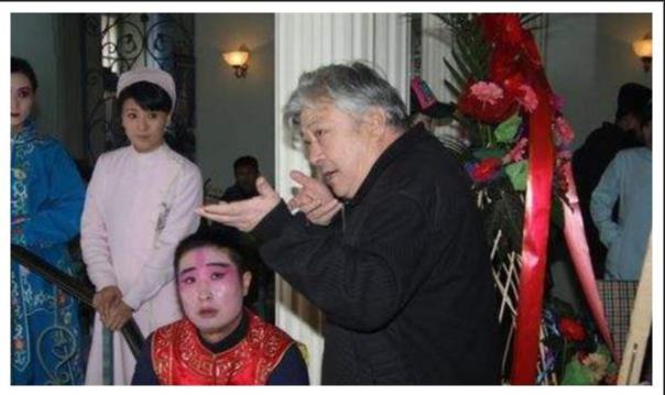 与女友同居31年，女友离世后男方遭遇的悲痛与困境