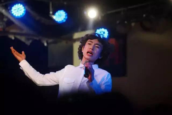 庞麦郎贵阳开唱，现场仅9位观众，一曲孤独的演唱会之旅