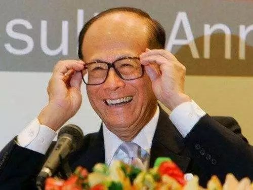 李兆基与李嘉诚，财富的巨擘，谁更胜一筹？