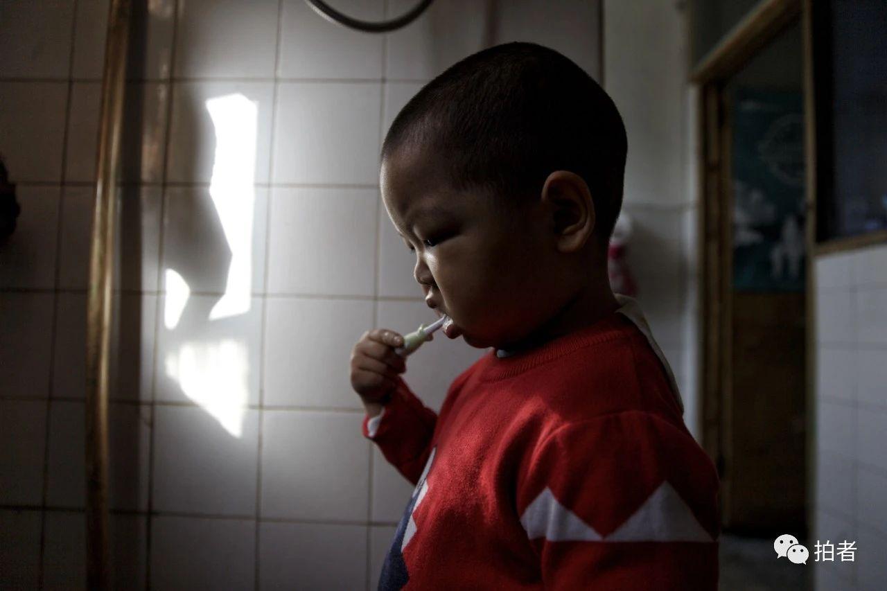 孩子出租房住仨月患白血病，背后的真相与挑战