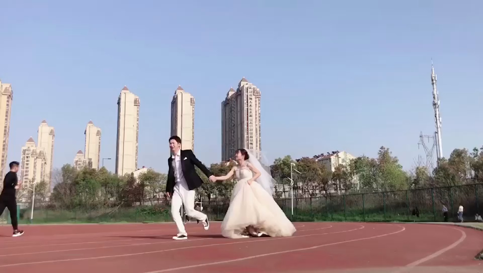 男子欲租高中操场举办婚礼，母校回应，不可行