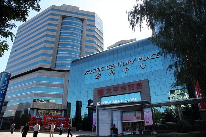 李嘉诚卖掉的香港地标，背后的故事与深层影响