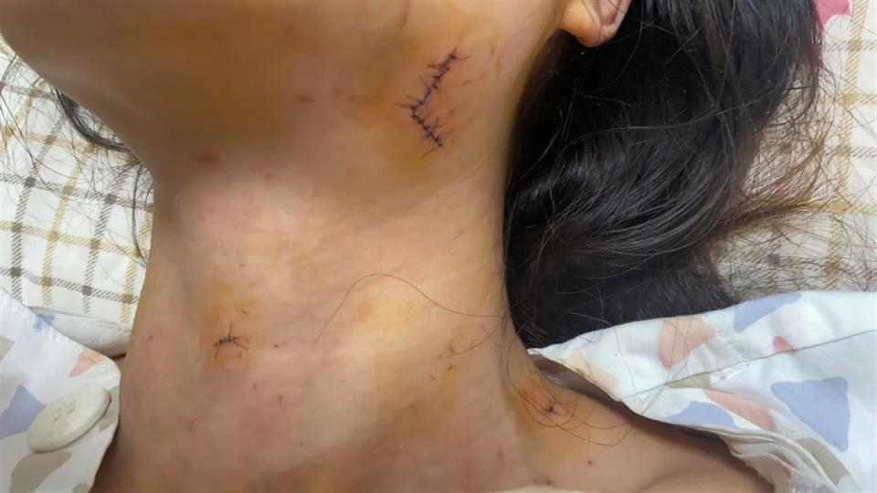 女子纹唇后仿佛点了老公的笑穴
