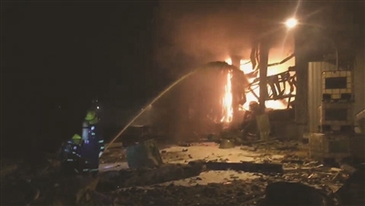 工业区爆炸致三人受伤，事故的背后与反思
