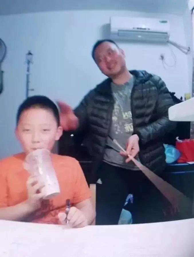 谢浩男父亲辟谣有6岁儿子的视频背后的真相