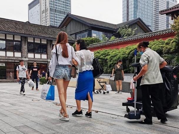 揭秘成都太古里女豹子的故事