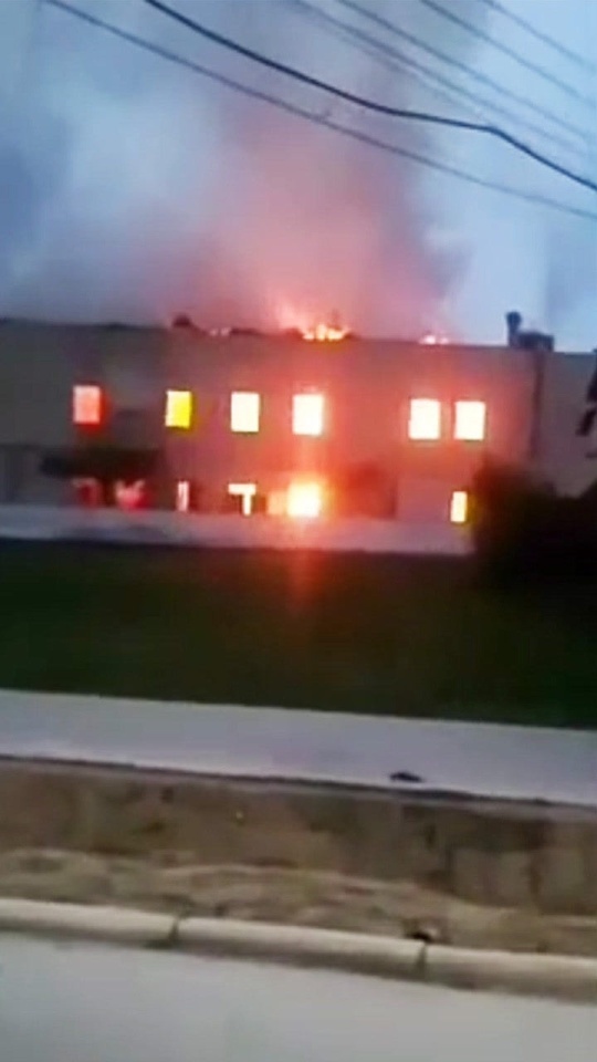 视频曝光！河南一工厂疑爆炸，现场火光冲天