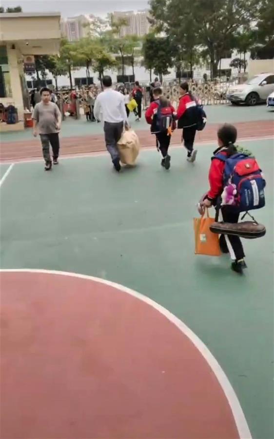 揭秘真相，东莞一学校因跳蚤全校放假？假的！