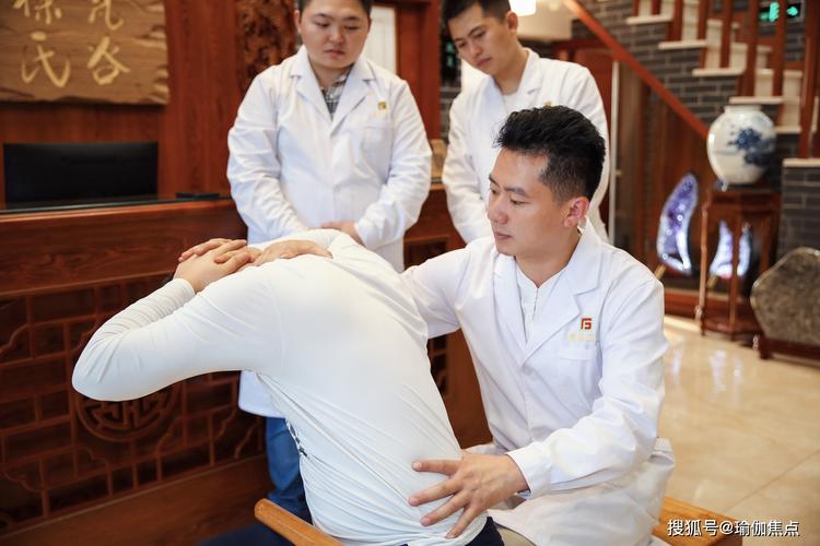 北大毕业生年入百万转行做正骨师，跨界追梦的奇迹之路