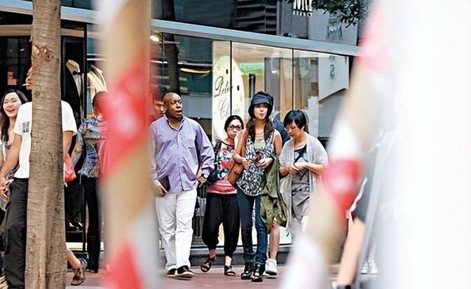 关于杭州兔子警官岗位上被撞传闻的不实报道
