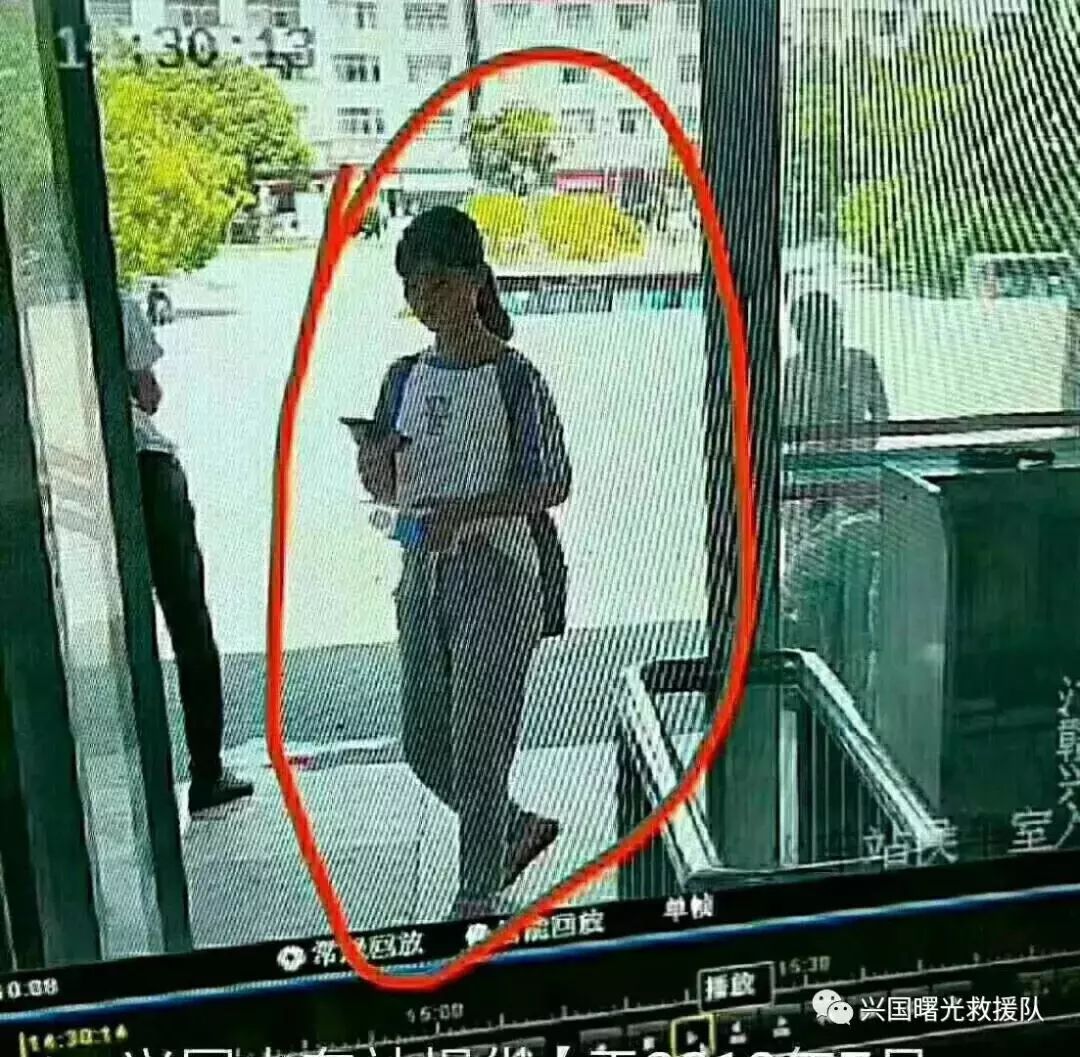 聚焦走失事件，三名十四岁女孩曾在公厕过夜的经历与思考